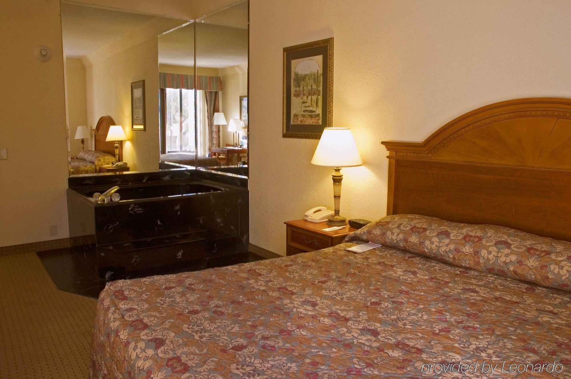 Holiday Inn Express & Suites Houston - Memorial Park Area By Ihg Zewnętrze zdjęcie